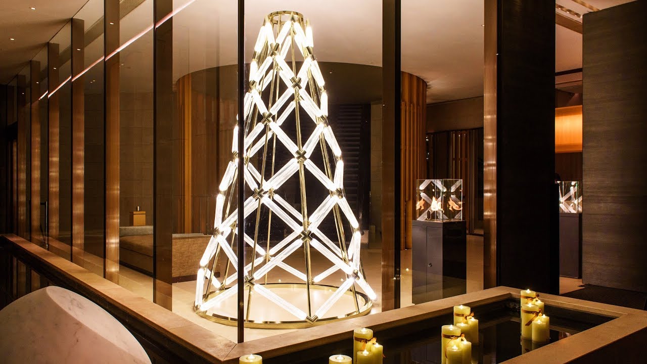 Lasvit And Yabu Pushelberg Unveil Illuminated Glass Christmas Tree In Hong Kong