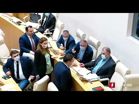 პარლამენტის სხდომათა დარბაზში ერთმანეთს გიორგი ვაშაძე და ანზორ ბოლქვაძე დაუპირისპირდნენ