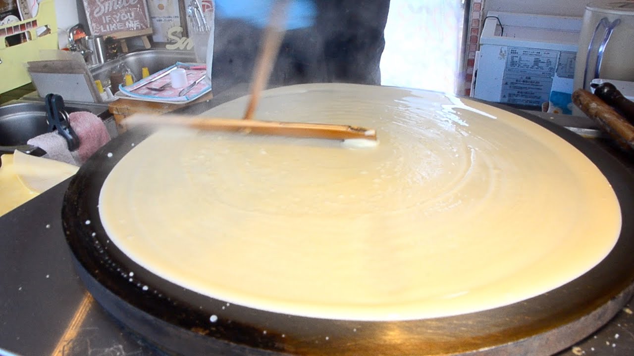 ずっと見てられる美しいクレープの生地を焼くところ