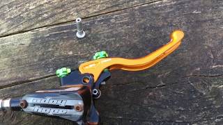Hope E4 Brake - Lever blade, reservoir cap, and bore cap fitting screenshot 1