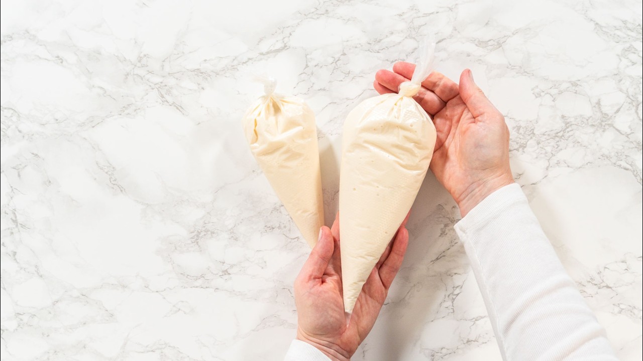 No-Mess Trick for Filling a Piping Bag with Royal Icing! - YouTube