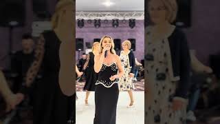 Te unge pe suflet melodia asta! Aparține colegului nostru Cristian Tomoni! #alexandracret #live