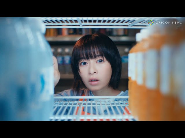 森七菜、コンビニ店員に扮して登場！アツくなる青年に困惑