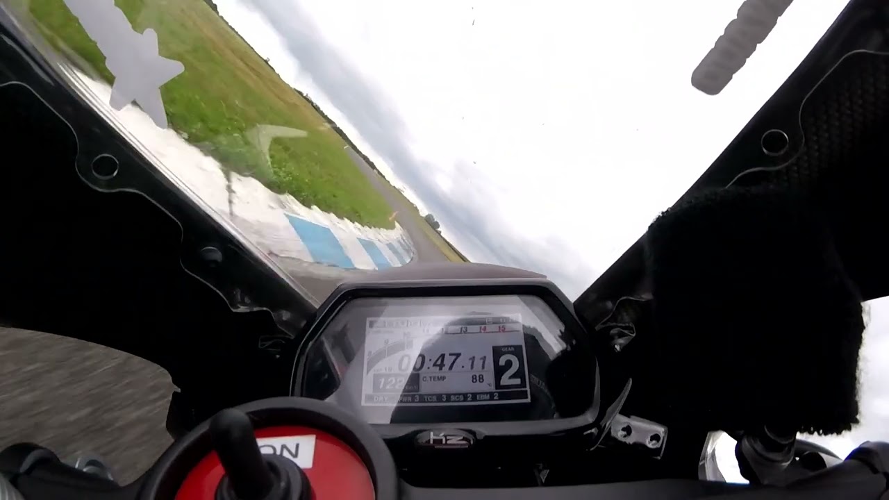 1'31'55 au circuit de Bresse, Yamaha R1 