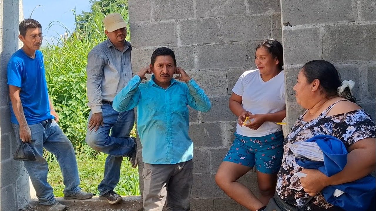 🚨El tío se está M4REANDO en el SOL, su salud no se ve bien desde que trabaja aquí.