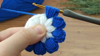 Very easy two-color crochet flower motif making #crochet #crochetmotif