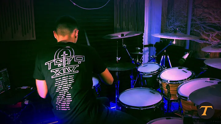 Samuele Lauretta playing Unika drums