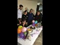 Maite Perroni y Elenco de Papá A Toda Madre celebrando el cumpleaños de Raul Araiza