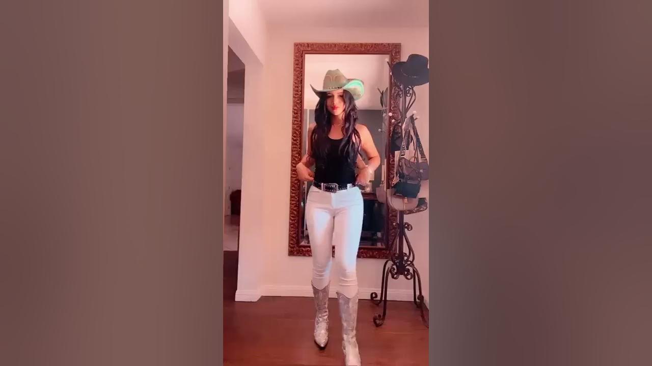 Ángela Aguilar bailando #EnRealidad en #tiktok 💚🤠 #AngelaAguilar #EnRealidadChallenge