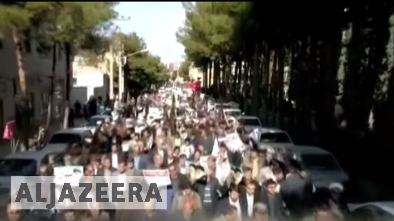 🇮🇷 الاحتجاجات المناهضة للحكومة في إيران تدخل يومها الثالث | الجزيرة الإنجليزية