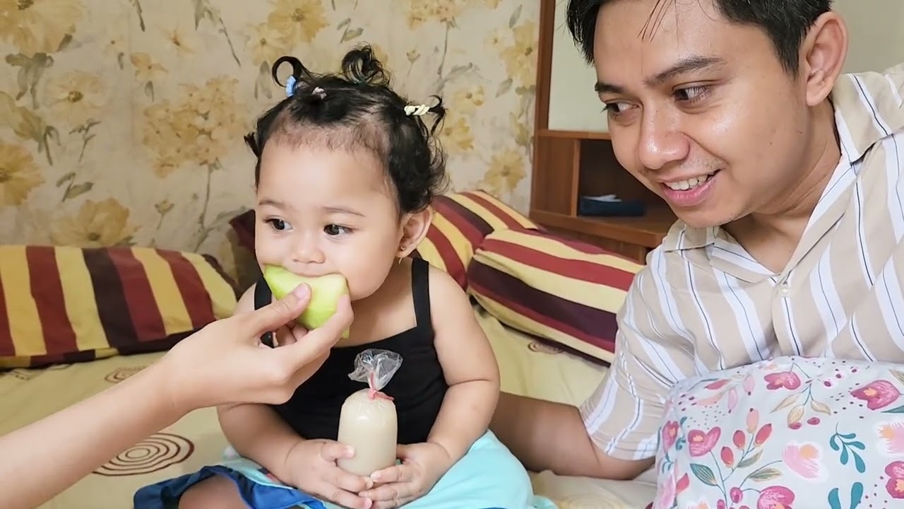 HAMPIR LUPA LAGI HARI INI KAIA POSYANDU !! CIE CIE OMA NGURUS KK NYA OPA KAIA ADA APA NIH ?