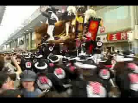 å²¸åç°ã ãããç¥­ã ï¼ï¼ï¼ï¼ æ§ï¼ï¼å·ãæ¸¡ããå²¸åç°é§åååºè¡ã¢ã¼ã±ã¼ããã ããããä¸æ°ã«é§ãä¸ãã£ã¦è¡ãã¾ãã This video is the Kishiwada Danjiri Festival of Osaka in Japan 2008. Danjiri runs mightily in the shopping street.