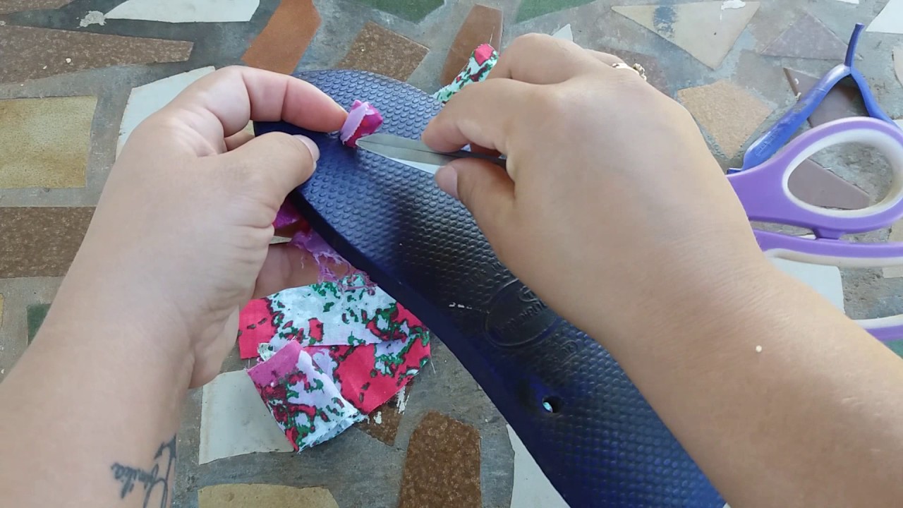 Passo a Passo: Transformando chinelo arrebentado!