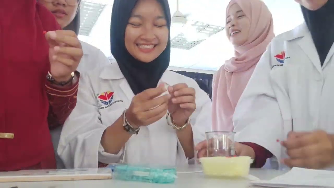 4 mins of 1 hour chaos during biology experiment