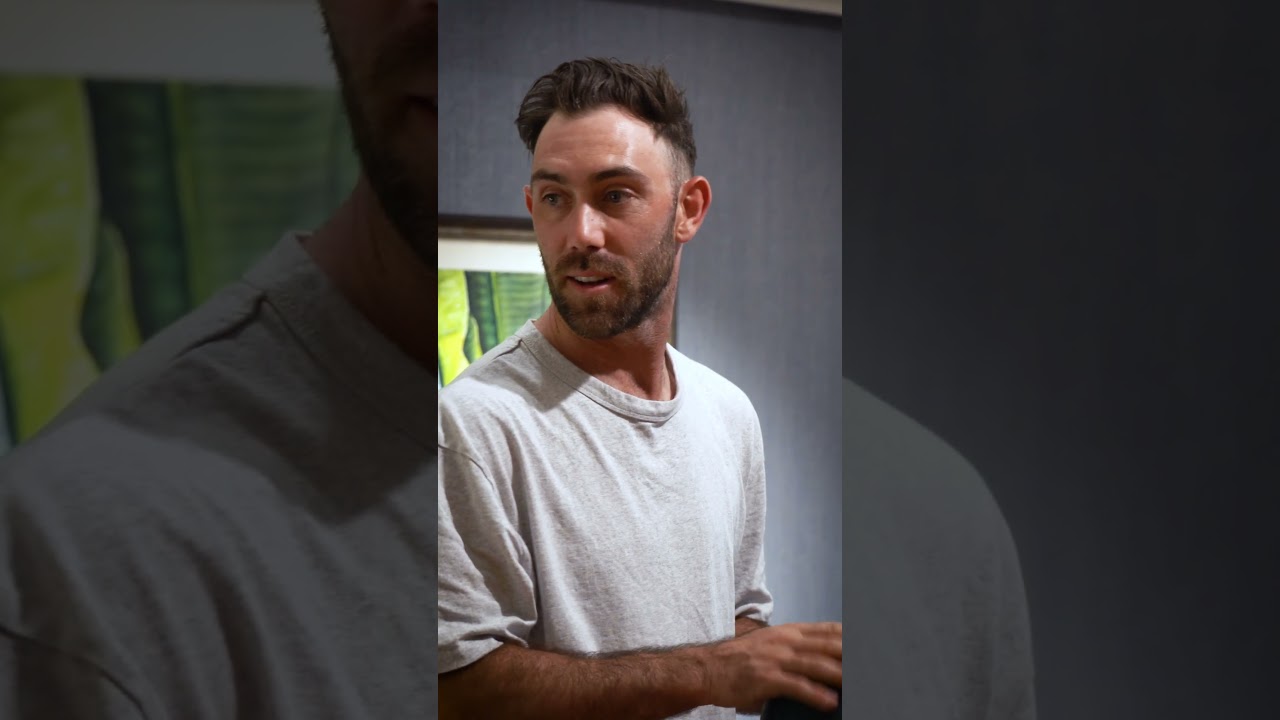 Glenn Maxwell's TF3D-PRO helmet fitting