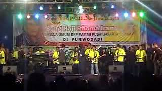 Download lagu Pemain jadi Grogi saat mengiringi Rhoma Irama MP3 Pemain jadi Grogi saat mengiringi Rhoma Irama