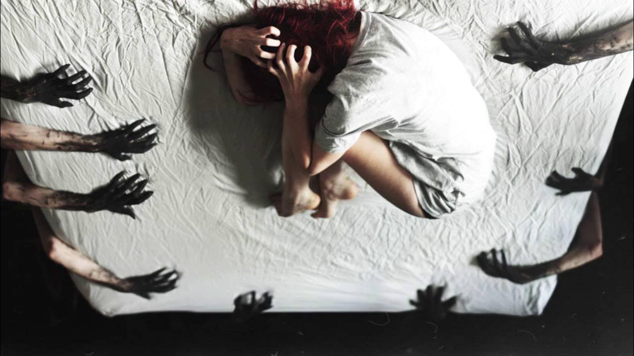 Галлюцинации перед смертью. Люди с психическими расстройствами. Сонный паралич бабадук. Синдром ведьмы сонный паралич. Галлюцинации перед смертью.