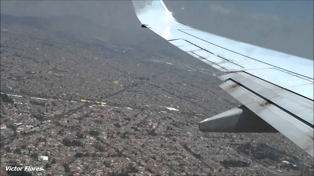 Vista Aerea Aeromexico Boeing 737700 Despegue de la Ciudad de Mexico