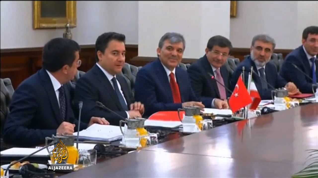 روحاني يزور تركيا