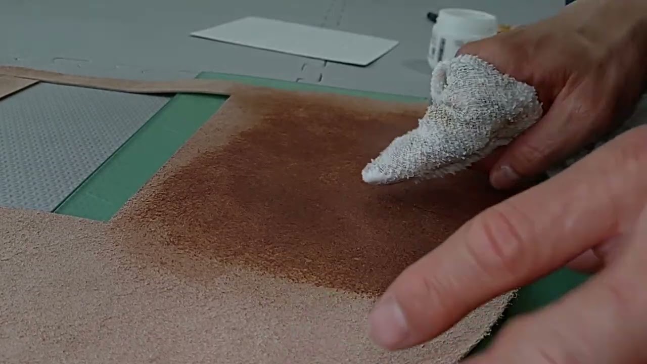 レザークラフト練習３９　小物トレー再び　〜床面磨き〜