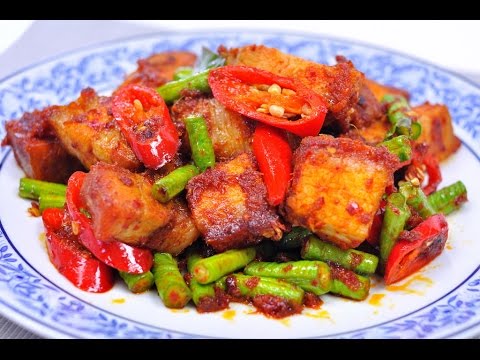 Stir Fried Crispy Pork with Red Curry Paste (Thai Food) - ผัดพริกแกงหมูกรอบ