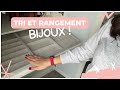 Je trie mes bijoux pour une nouvelle organisation 