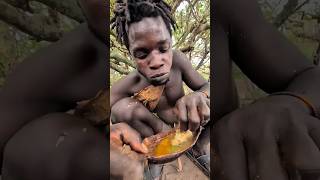 “Wild Honey: Tribal Life” 🍯🌿#TribalLife#PrimitiveLife#NatureLiving#ForestLife