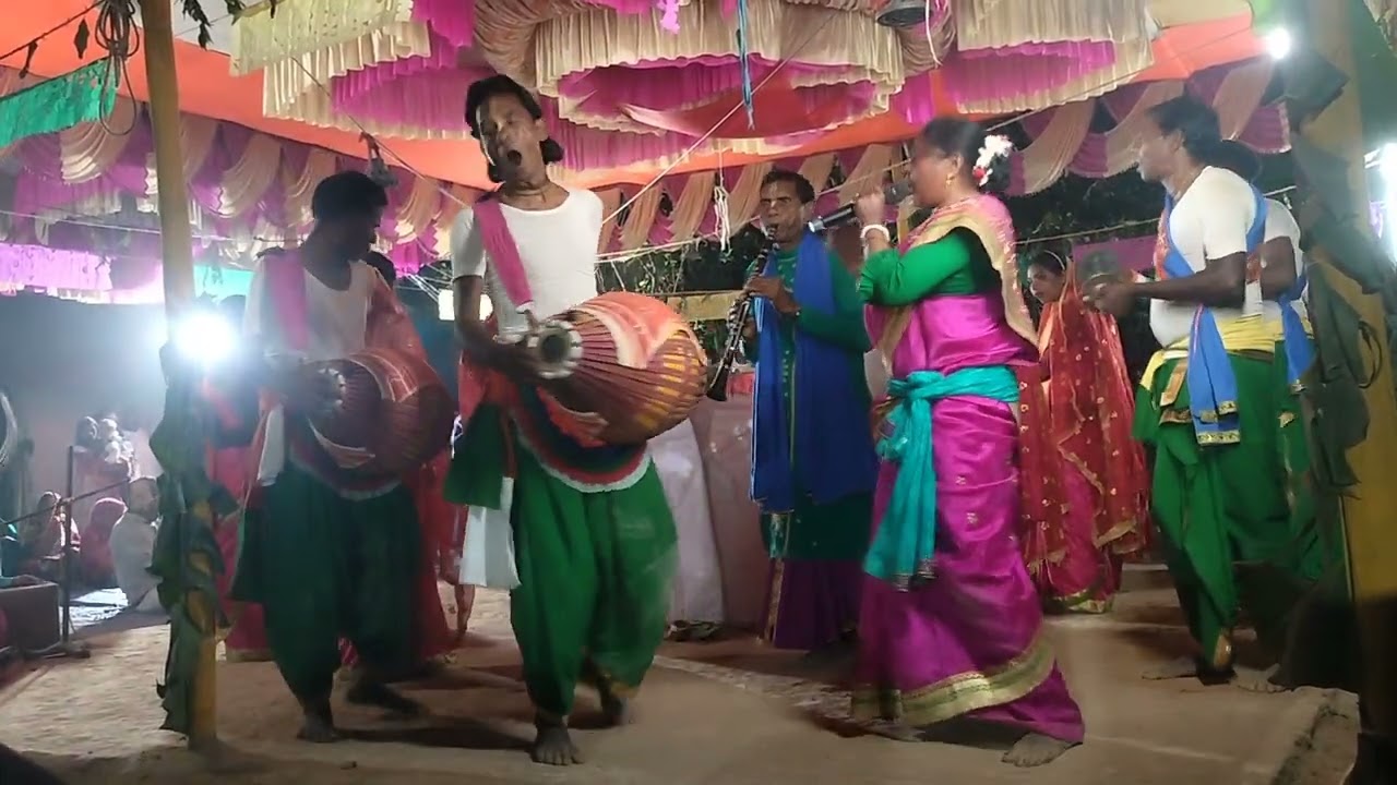 খুব সুন্দর একটি আড়তাল গান ও বাজনা।