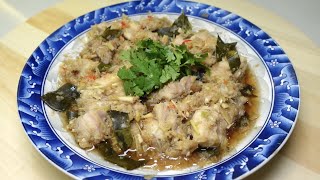 泰式香茅蒸鸡，鲜嫩入味，非常的开胃又好吃，做法简单又容易，蒸出来的汤汁清甜可口，超级的下饭Thai style steamed chicken with lemongrass,