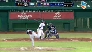 20131009 CPBL 猿VS犀牛 3下 林柏佑霸氣外露，連續送給犀牛兩張老K！！