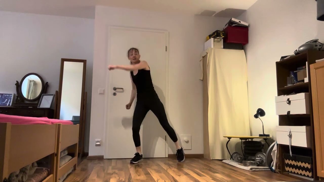 'Gonna Make You Sweat (Everybody Dance Now) by C+C Music Factory: Dance Fitness Workout Choreography