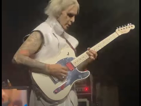 JOHN 5 kicked off 1st solo tour since he joined MÖTLEY CRÜE - video posted from Santa Ana, CA