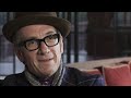 Capture de la vidéo Elvis Costello Interview:when Elvis Met Chet .How Elvis Got To Record With The Jazz Genius