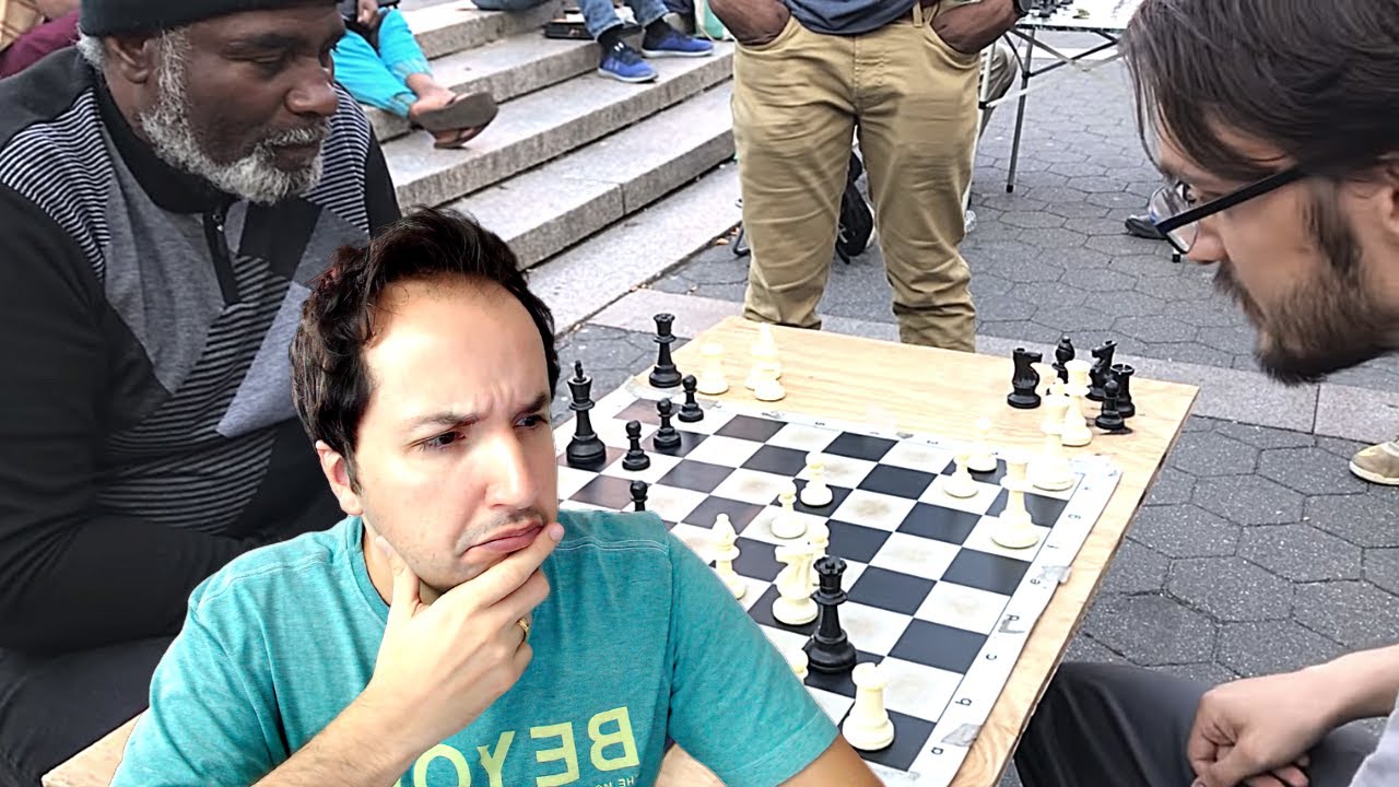 Homem Jogando Xadrez, Pensando No Próximo Movimento, Dia De
