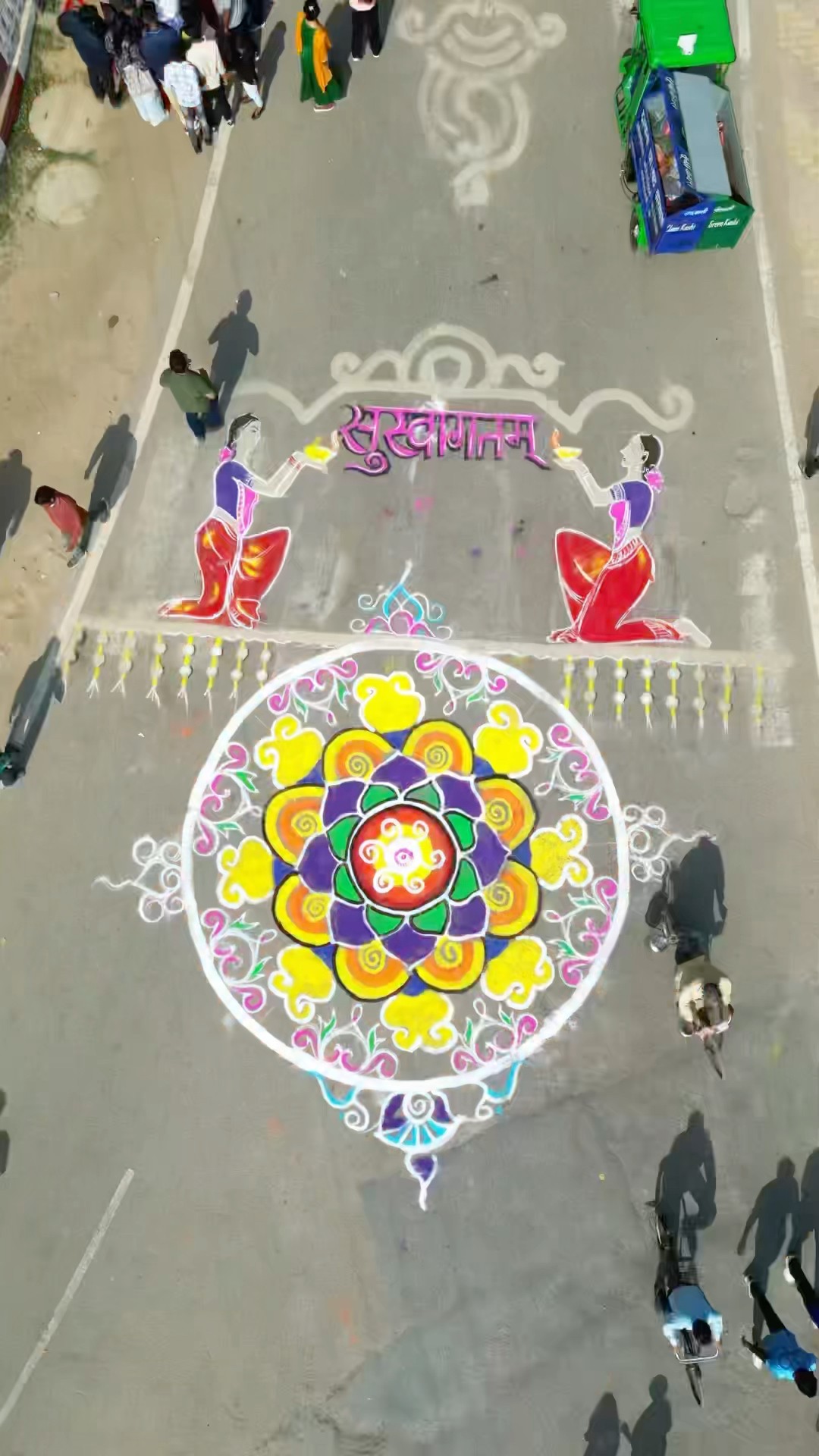 World longest rangoli in Banaras ?? #worldrecord #art #rangoli #banaras #kashi #longestrangoli