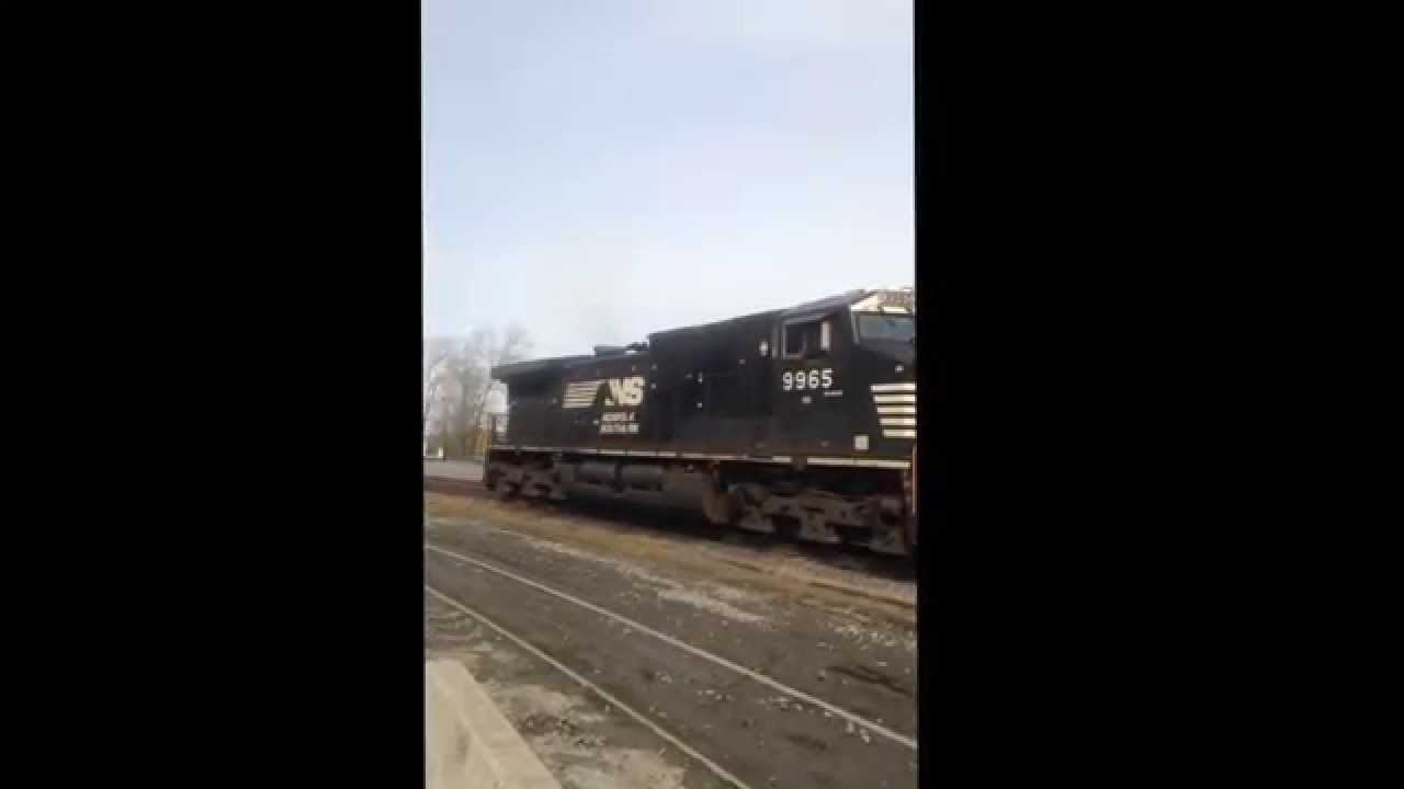 NS Dash 9-40CW Engine warm-up (HD)