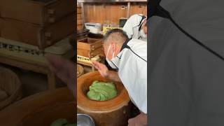 Как японцы готовят пирожные моти #япония #путешествиепояпонии #кругосветноепутешествие #кругосветка