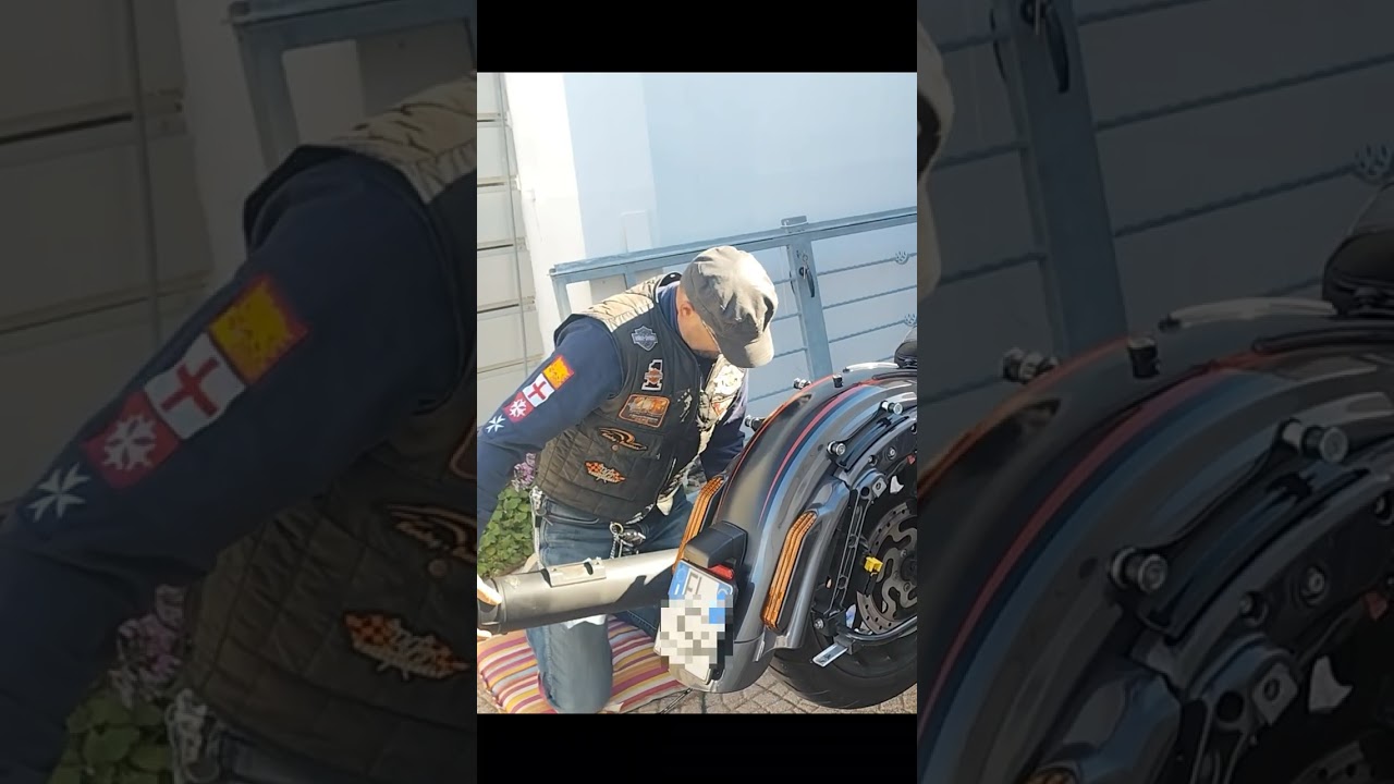 ⁣Togliamo i Torquer e rimontiamo gli Stock mufflers con sound finale sulla mia street Glide CVO 2018
