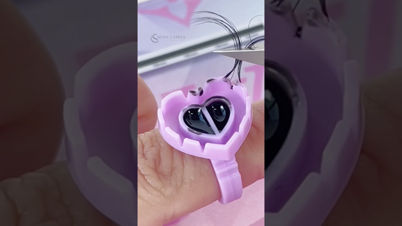 Find the best lash trays for making your volume fans🪽