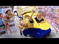 Как с мамой делают покупки в магазине игрушек - shopping in Toy store