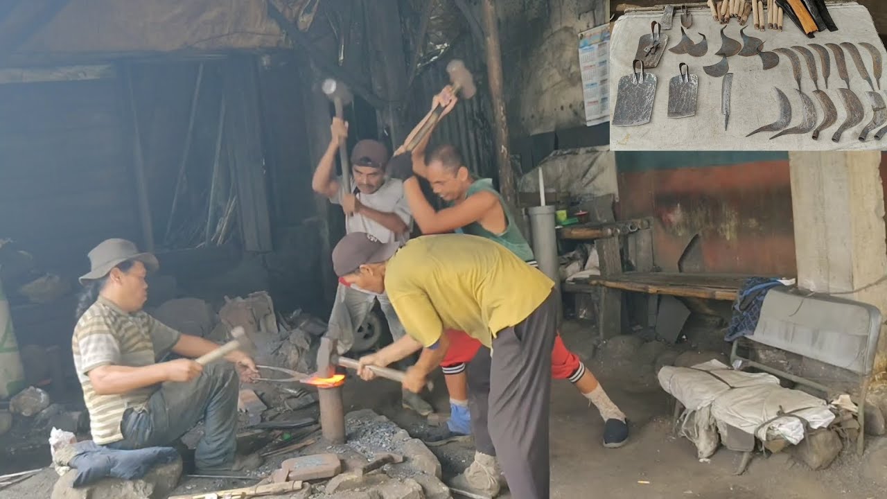 Proses pembuatan cangkul tradisional 