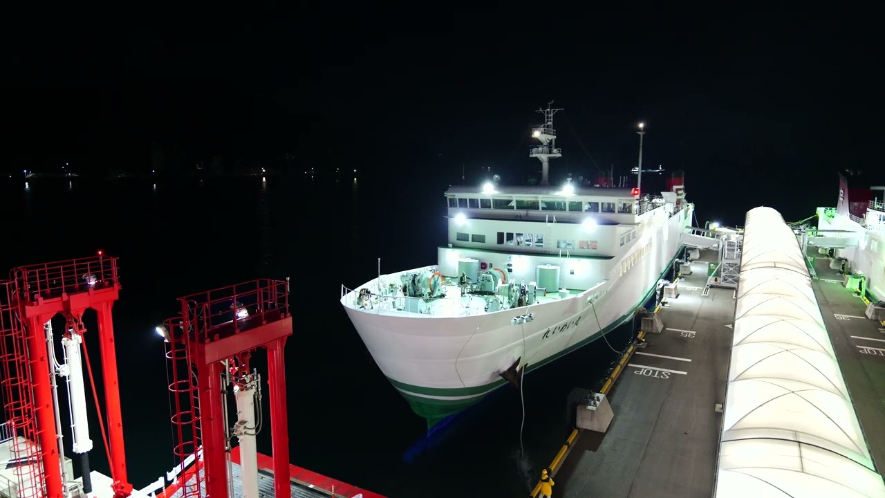 2025/01/05 八幡浜港 宇和島運輸フェリーれいめい丸入港