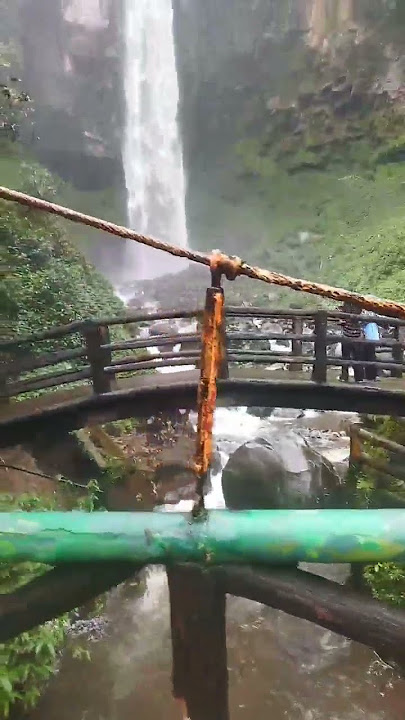 melintasi jembatan grojogan sewu Tawangmangu bersama vino & tenDa @sikecilgoshan6019 #tawangmangu