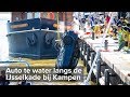 Auto te water door vergeten handrem IJsselkade Kampen - ©StefanVerkerk.nl