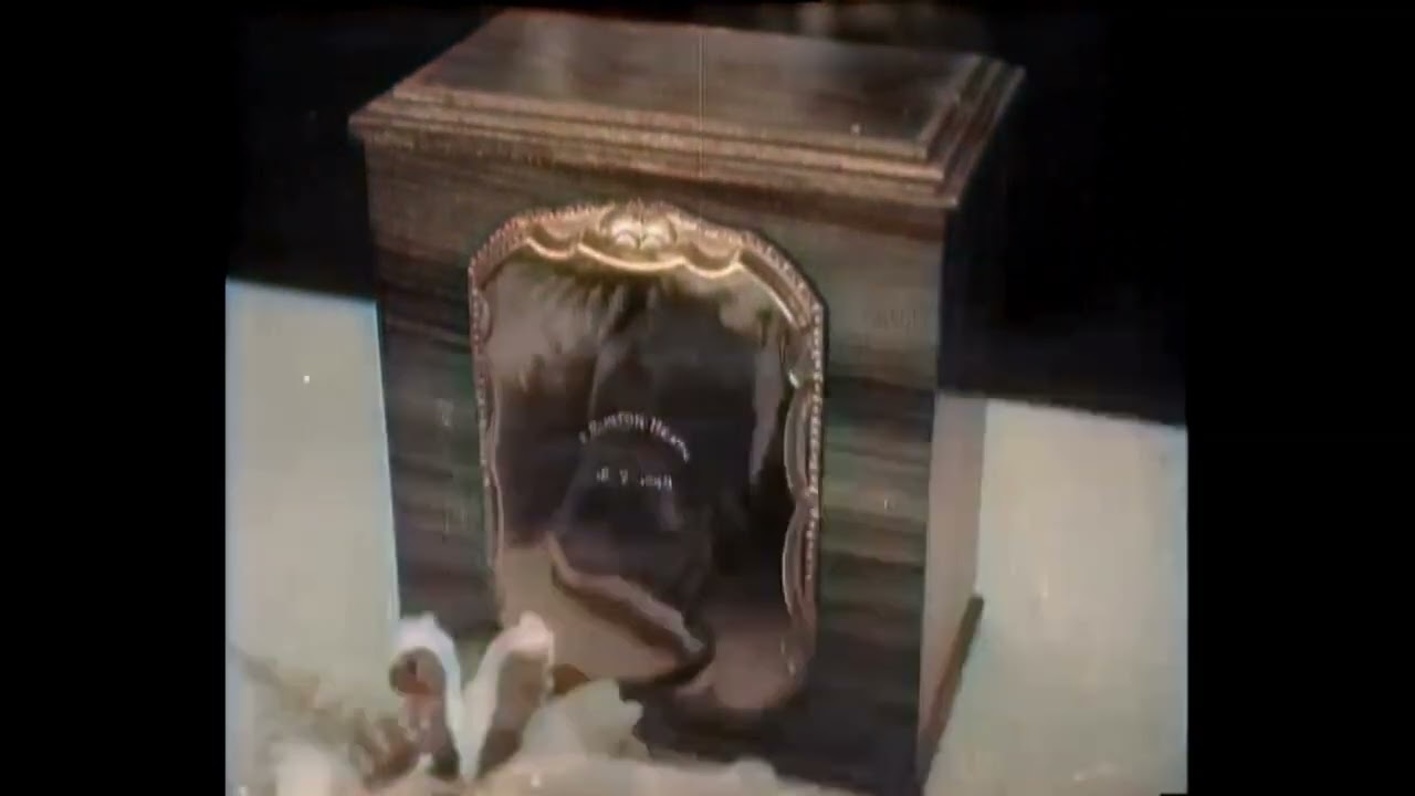 Dutch History: Ashes From American Journalists Arrive at Schiphol (1949)