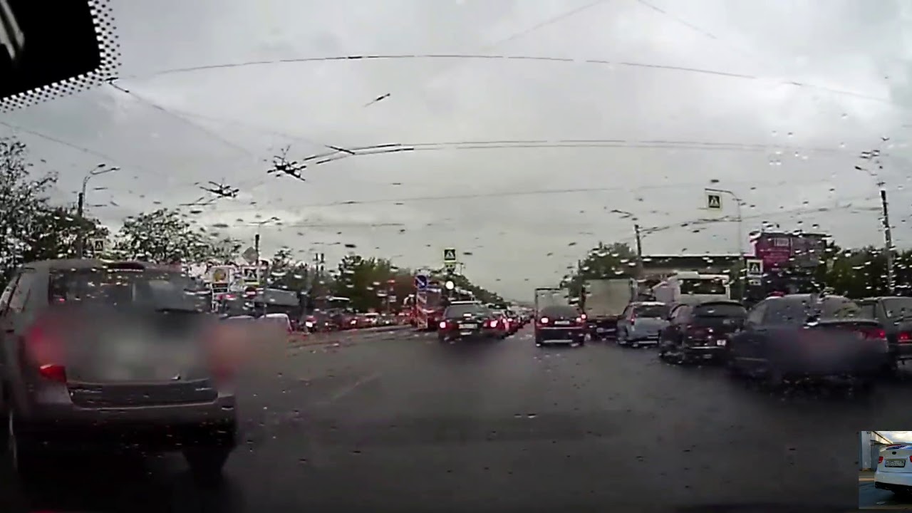 Авария ( ДТП ) в Спб. Ауди снесла Вольво , когда та поворачивала на ул ...