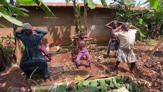 Funny video of kids dancing Kota na Koto - Serge beynaud