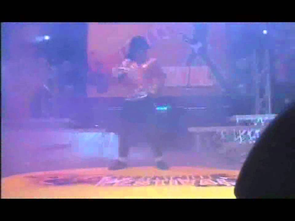 Guarda Riccardo Salvatore - Michael Jackxon su YouTube Guarda Riccardo Salvatore - Michael Jackxon su YouTube