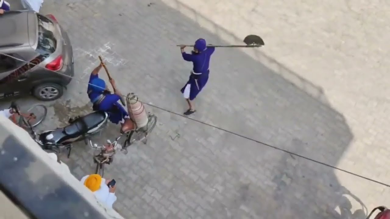 Nihang Singh Fight | Nagar Kirtan Gatka