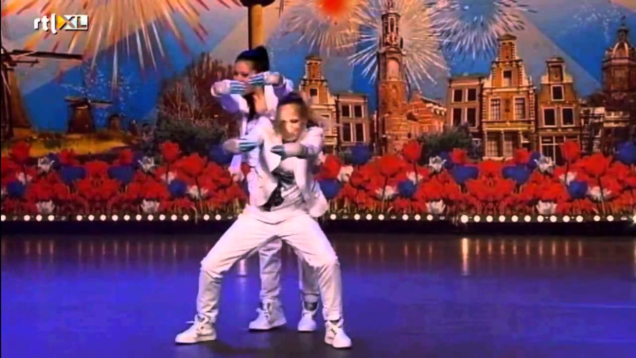 Holland's got Talent 2011 - Linzy en Jennifer (Danseressen, Hip-Hop, Complete Optreden) in HD!